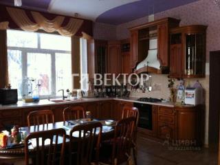 3-этажный дом, 320 м², 8 соток