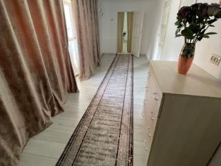  дом, 235 м², 8 соток