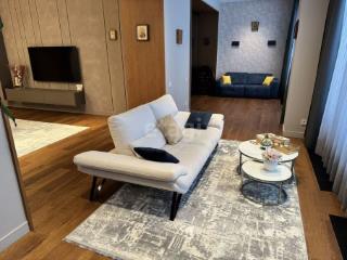 3-комн. квартира, 198 м², 2/12 этаж