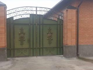  дом, 195 м², 12 соток