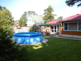  дом, 340 м², 7.6 соток