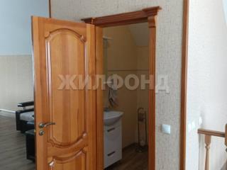  дом, 220 м², 8 соток