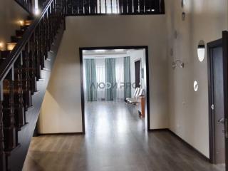  дом, 320 м², 10 соток