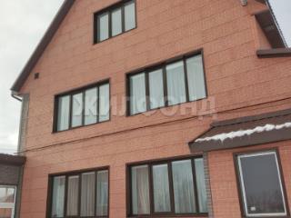  дом, 220 м², 8 соток