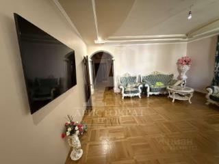 3-этажный дом, 377.5 м², 4.4 сотки