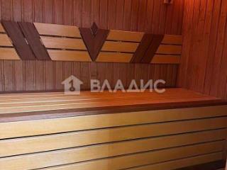 3-этажный дом, 250 м², 7.38 соток