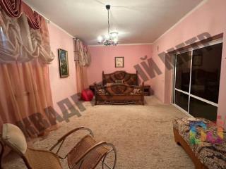  дом, 299.8 м², 8.1 соток