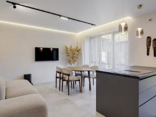  таунхаус, 240 м², 3.9 сотки