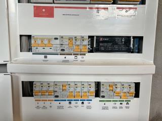  дом, 180 м², 10 соток