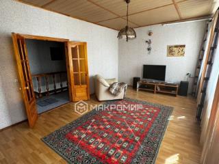  дом, 280 м², 18.3 соток