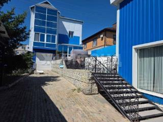 3-этажный коттедж, 230 м², 9 соток