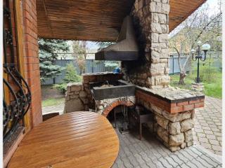  дом, 450 м², 18 соток