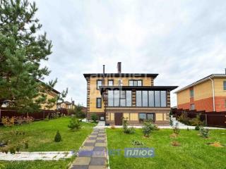 3-этажный дом, 262.2 м², 8 соток