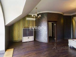 3-этажный дом, 740 м², 8 соток