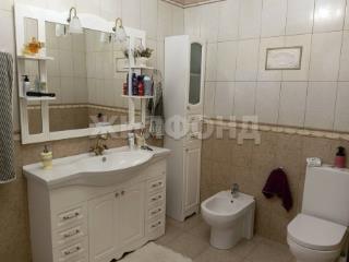  дом, 220 м², 8 соток