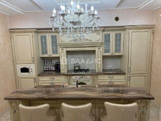 3-этажный дом, 250 м², 7.38 соток