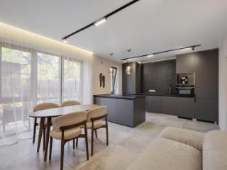 3-этажный таунхаус, 240 м², 3.94 сотки