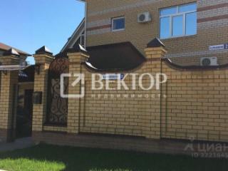 3-этажный дом, 320 м², 8 соток