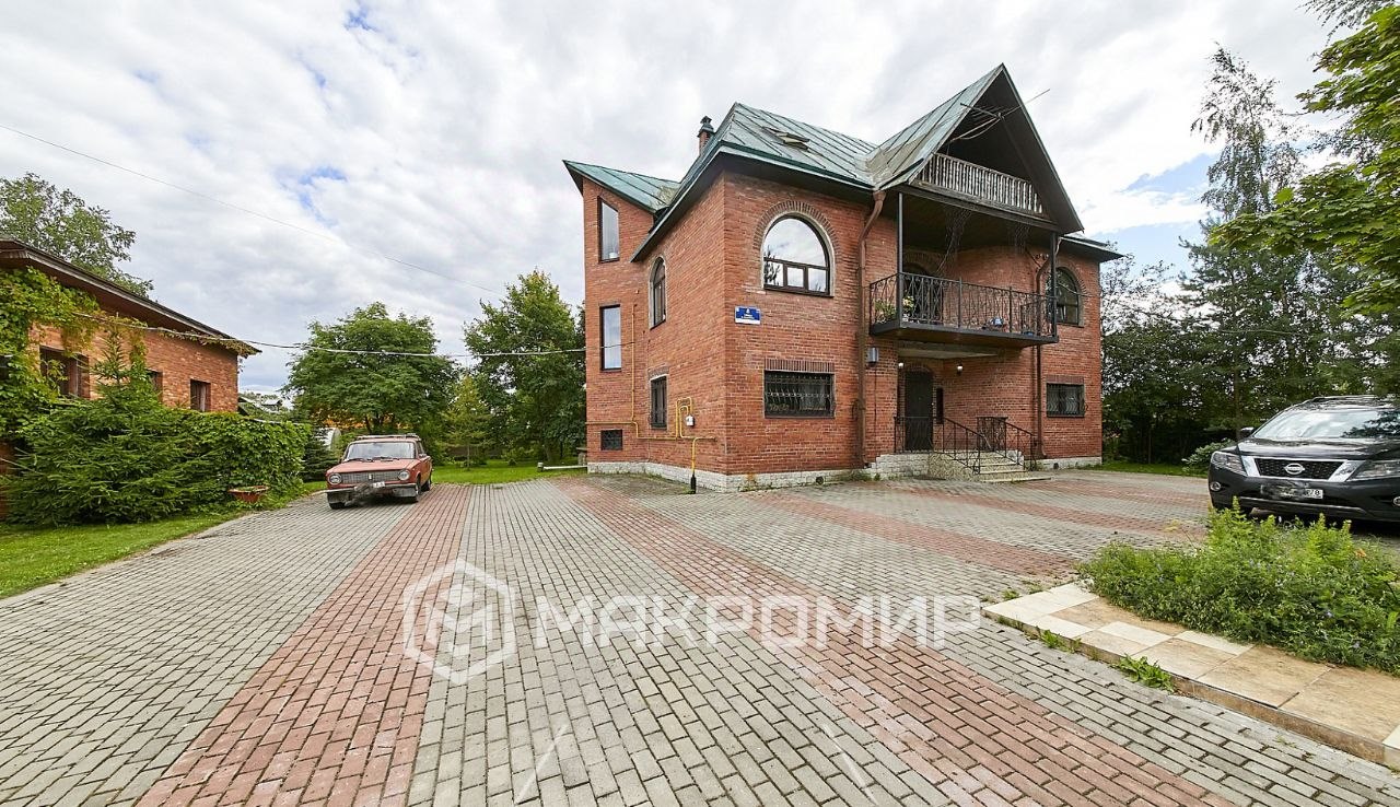 Дом, 484.8 м², 15.8 соток