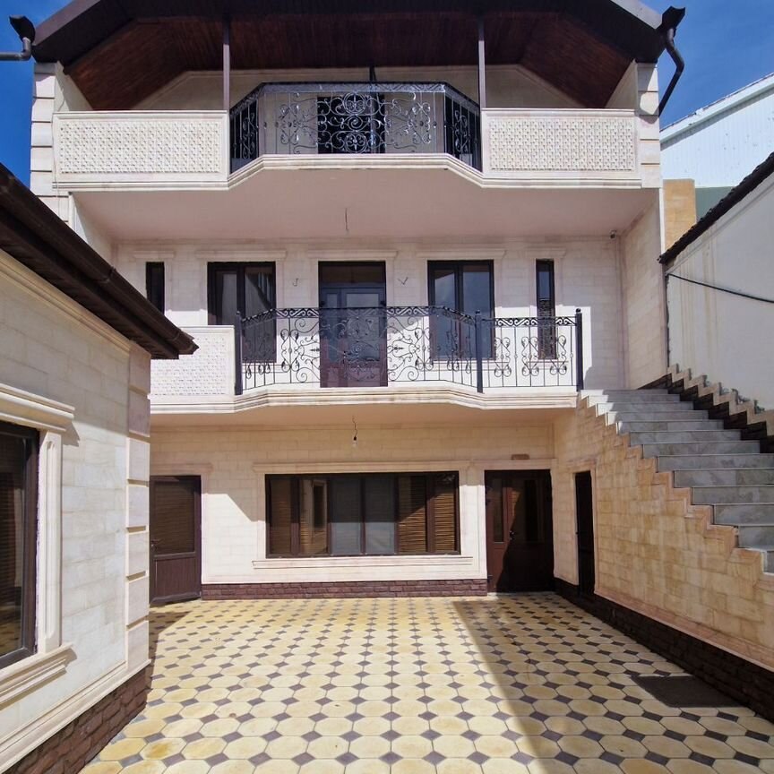 Дом, 300 м², 3 сотки