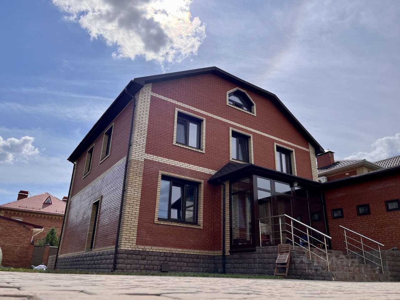 Коттедж, 372 м², 7.5 соток