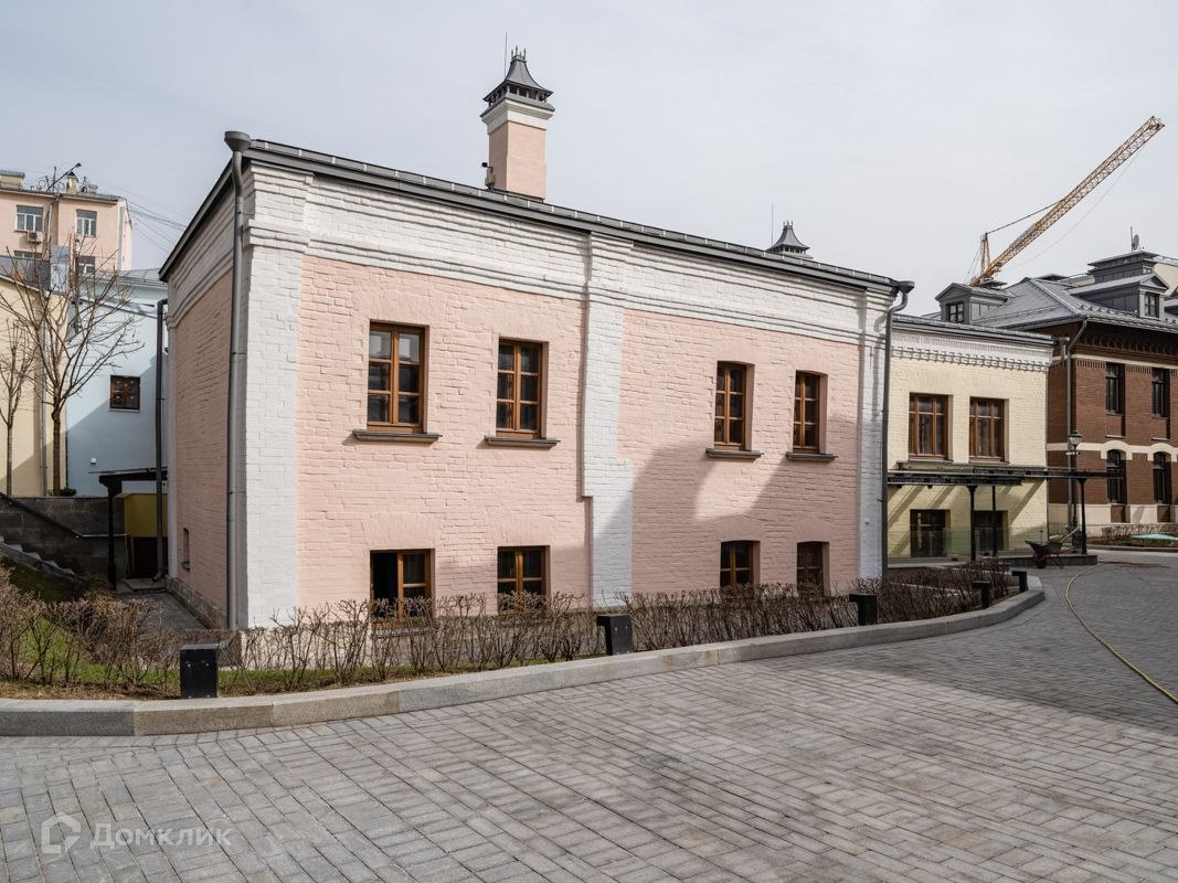 Дом, 588 м², 114.07 соток