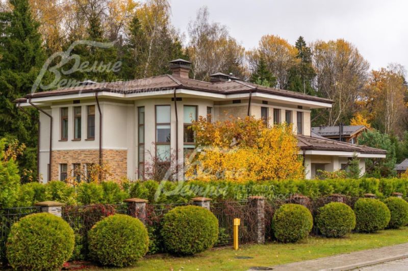 Дом, 390 м2, 25 соток