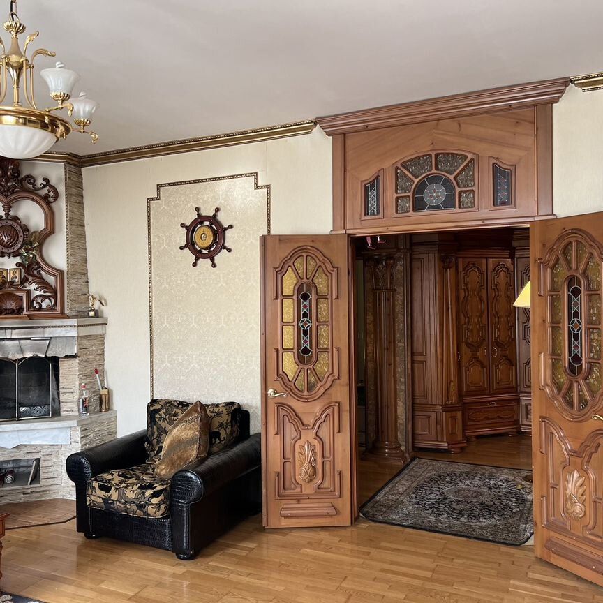 3-комн., 295.7 м², 1/3 этаж