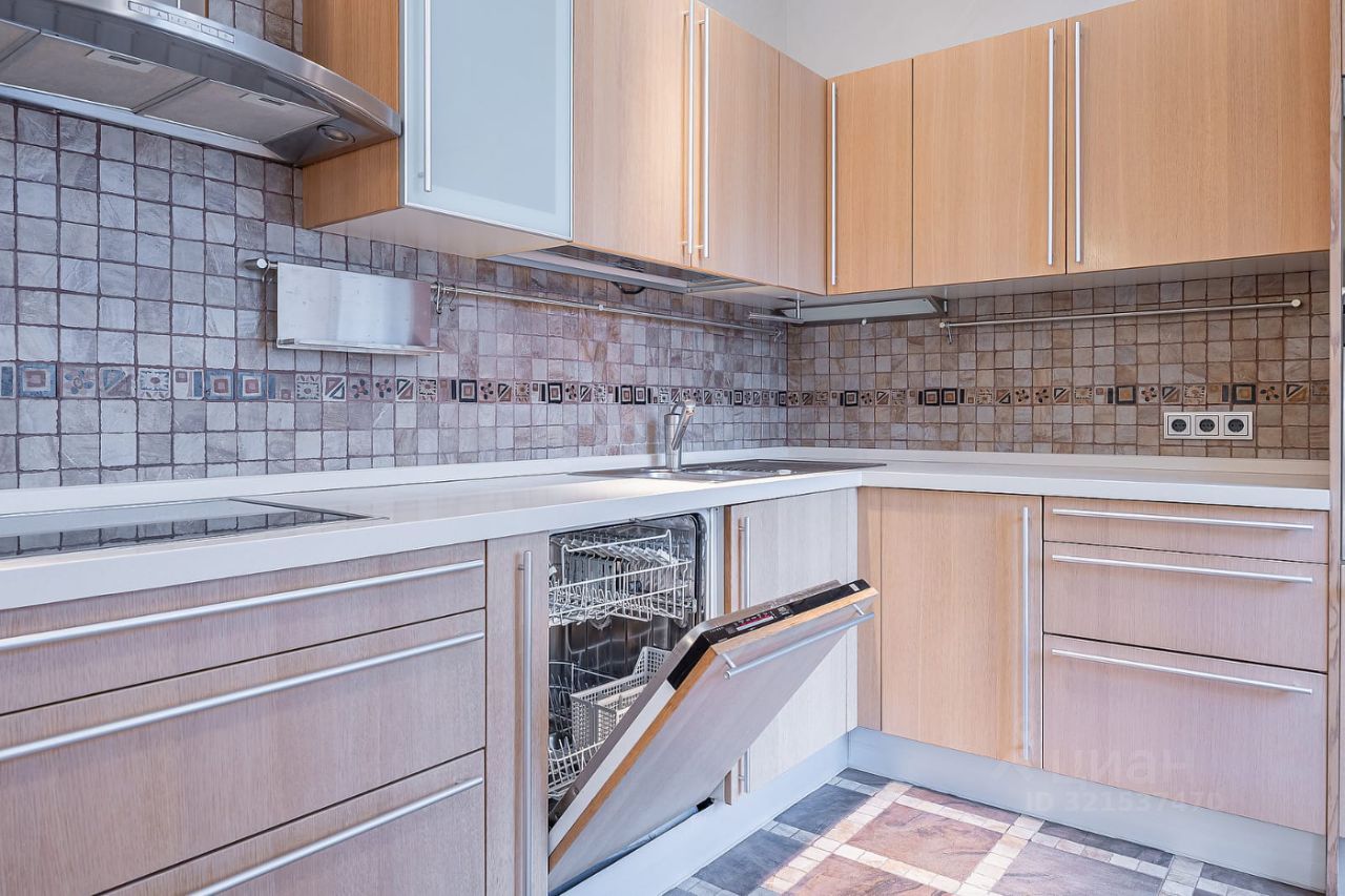 3-комн., 140 м², 6/9 этаж