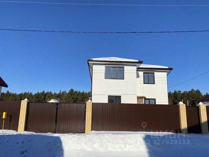 Коттедж, 200 м², 10 соток