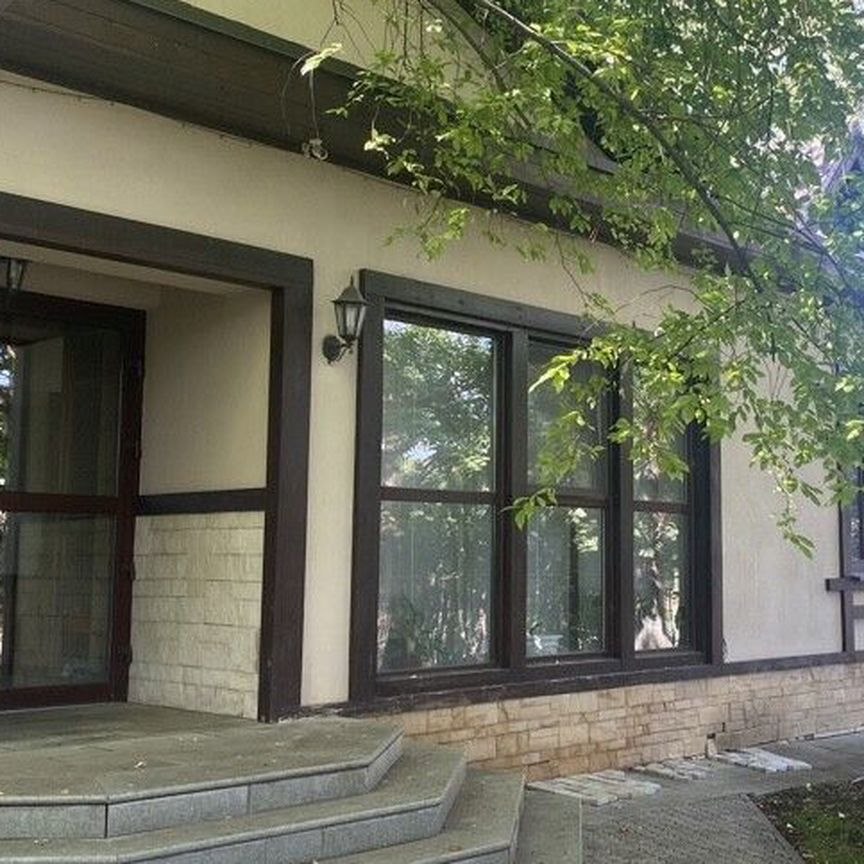 Дом, 679.5 м², 25.3 соток