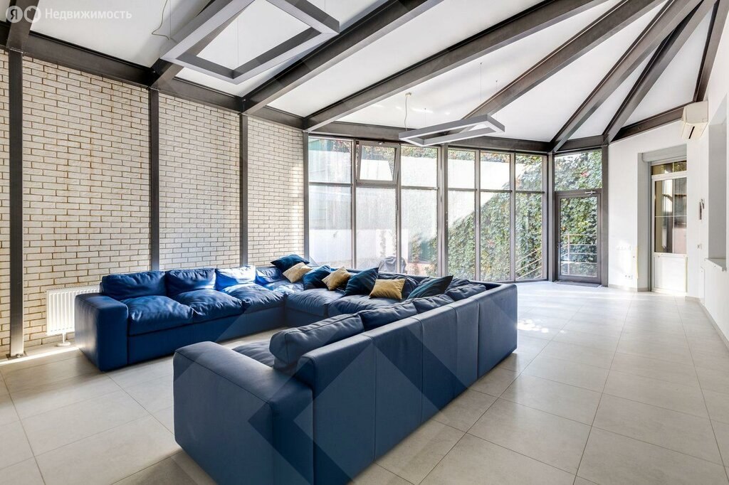 Дом, 680 м², 3 сотки