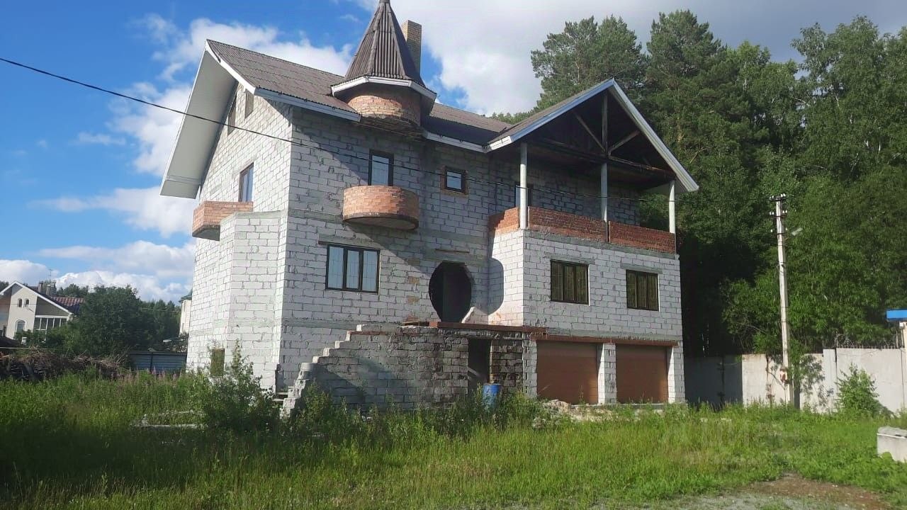 3-этажный коттедж, 510 м², 14 соток