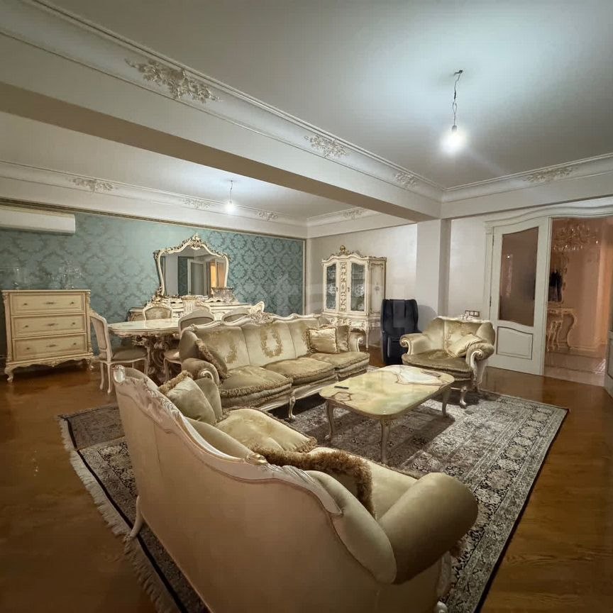 3-комн., 160 м², 3/10 этаж