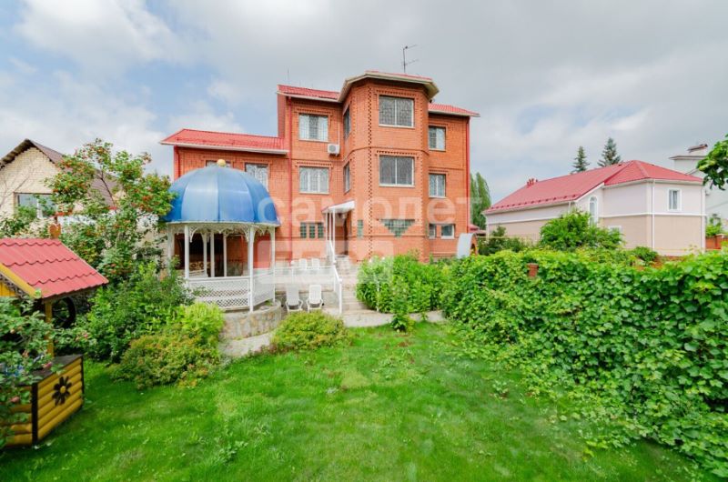 Коттедж, 547.5 м², 10 соток
