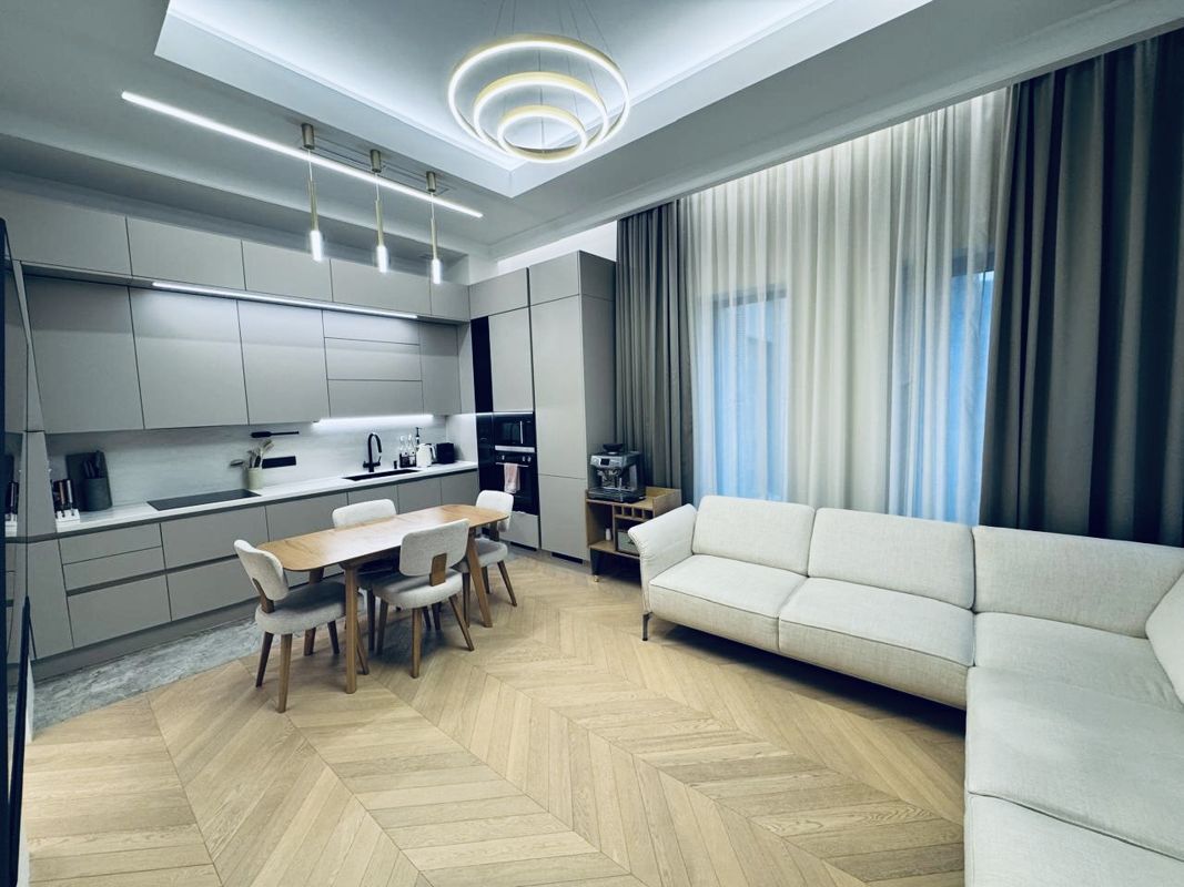 2-комн., 80 м², 8/17 этаж