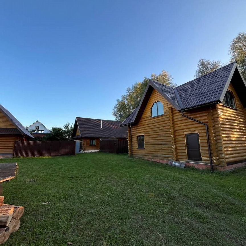 Коттедж, 200 м², 8 соток