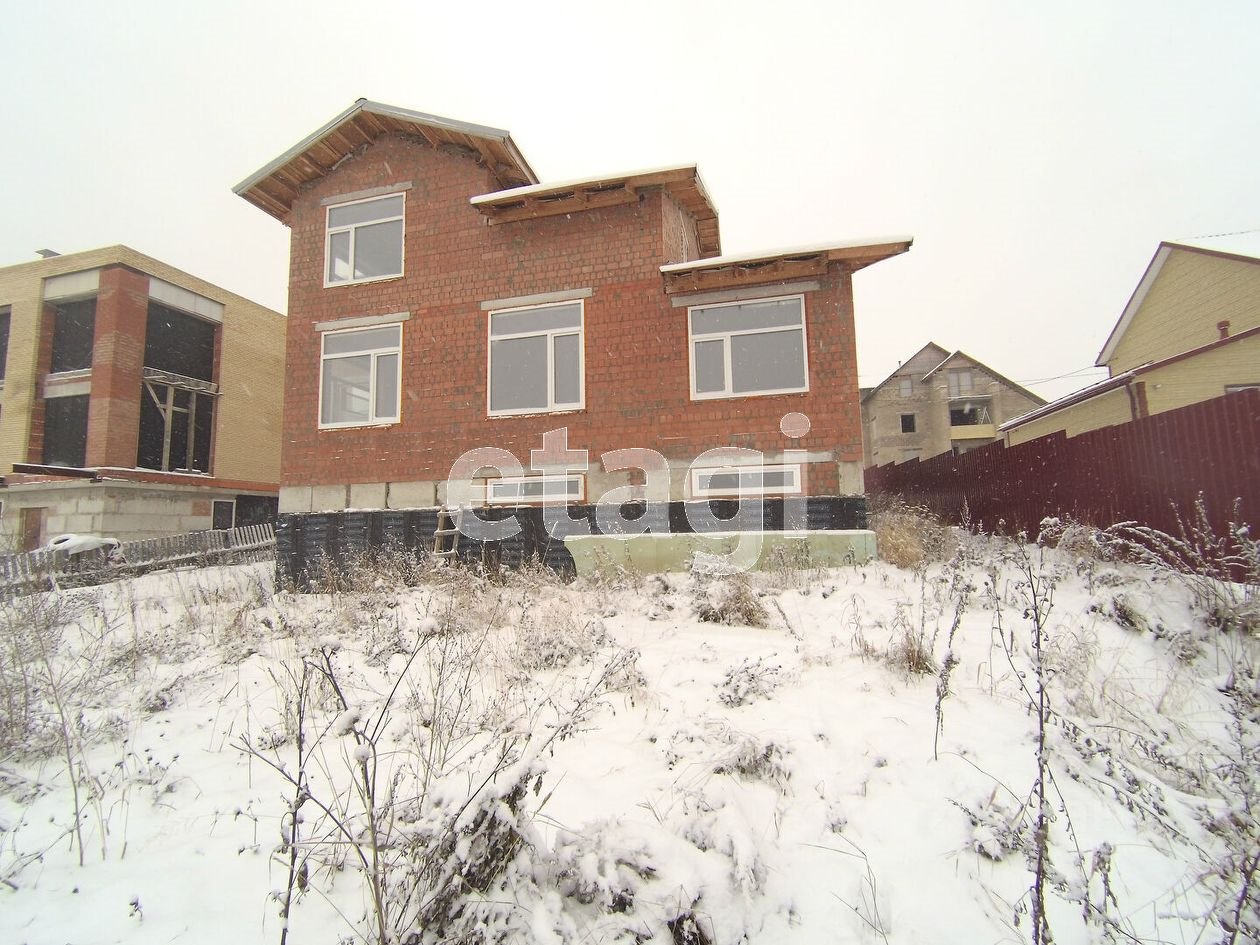 3-этажный дом, 300 м², 9.2 соток