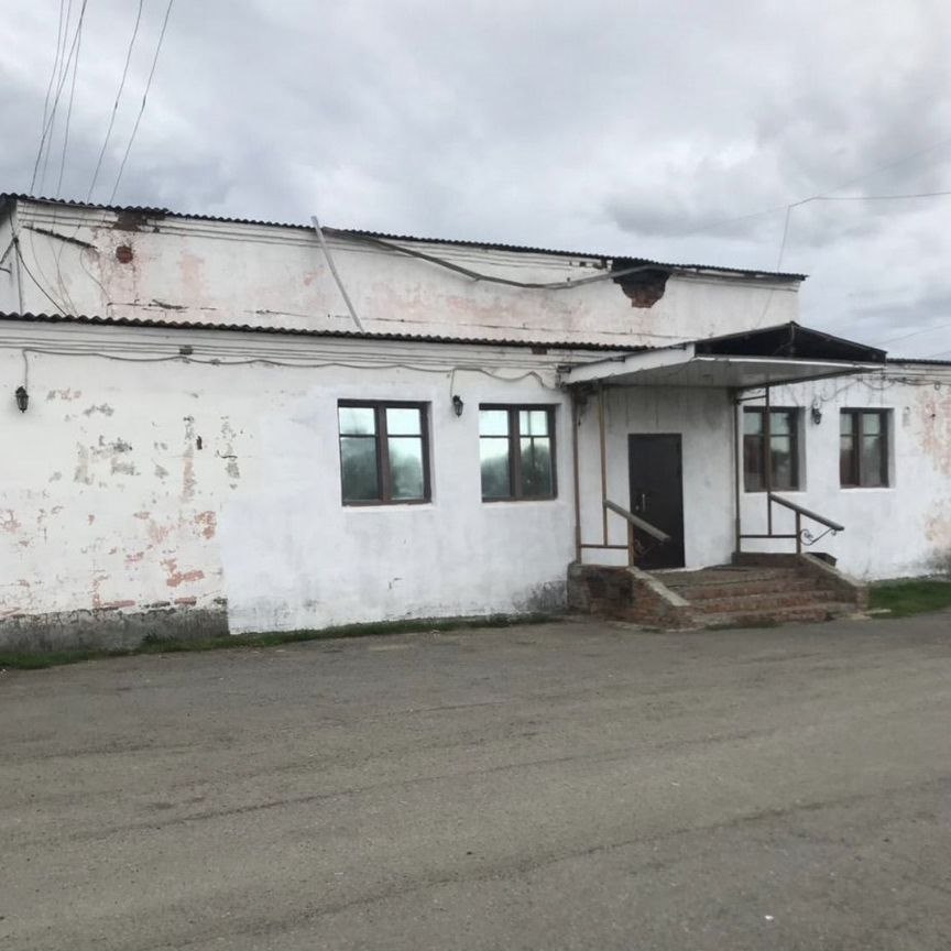 Дом, 1000 м², 14 соток