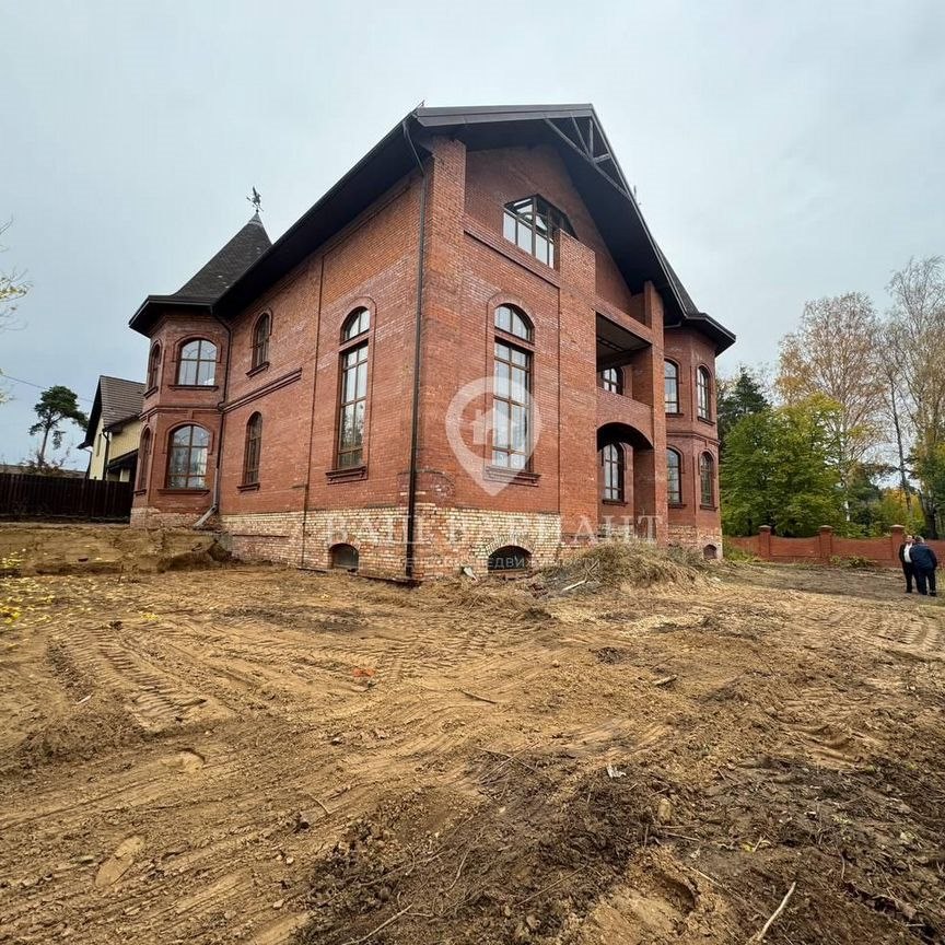 Дом, 750 м², 15 соток