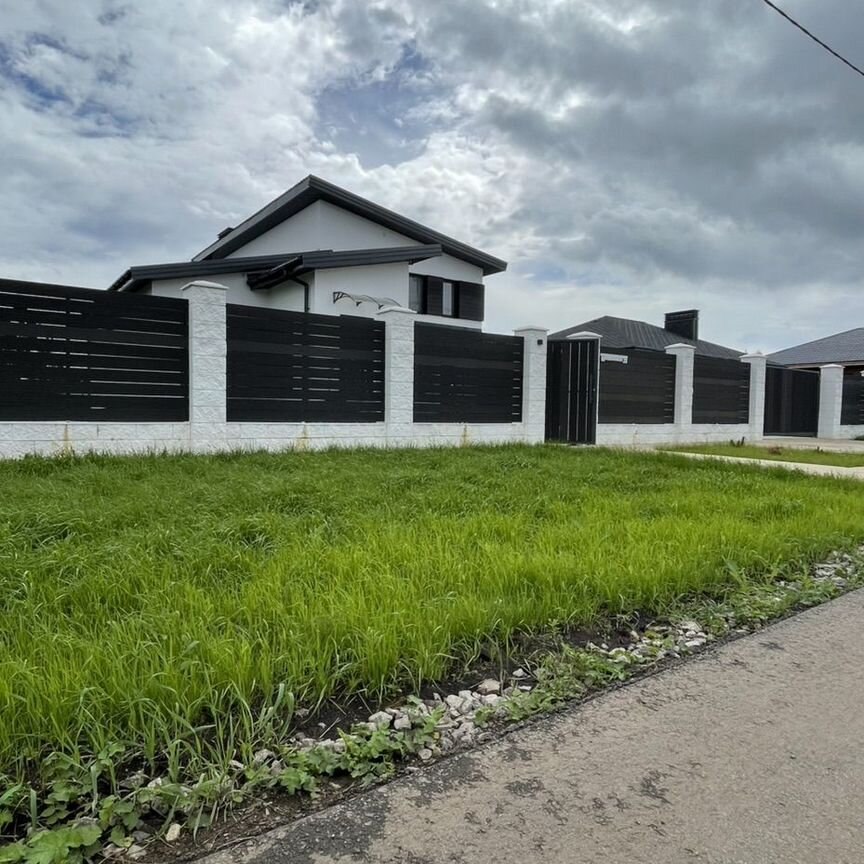 Коттедж, 207 м², 10 соток