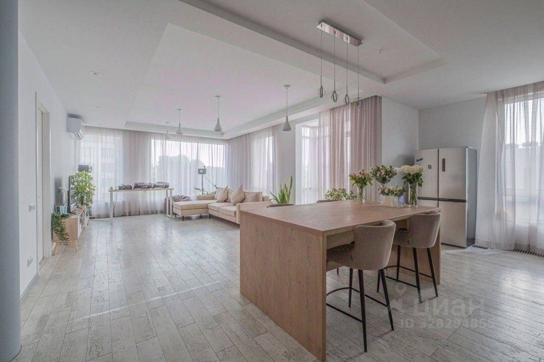 6-комн. квартира, 370 м2, 3/5 этаж