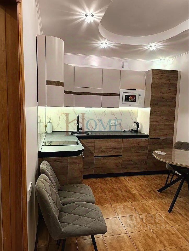 2-комн., 80 м², 6/10 этаж