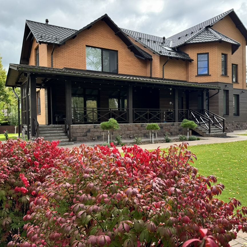 Коттедж, 300 м², 25 соток