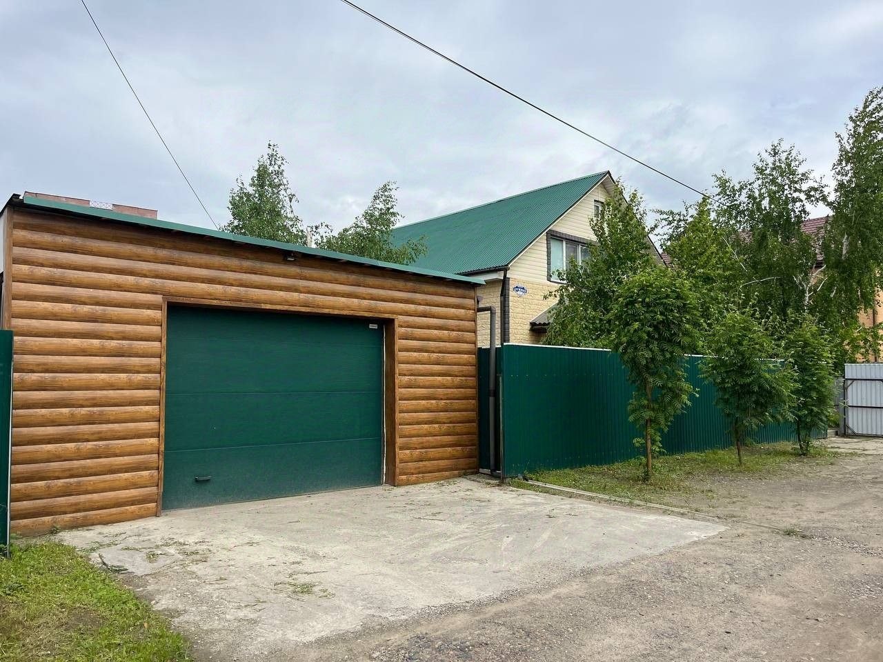 Дом, 225 м², 12.18 соток