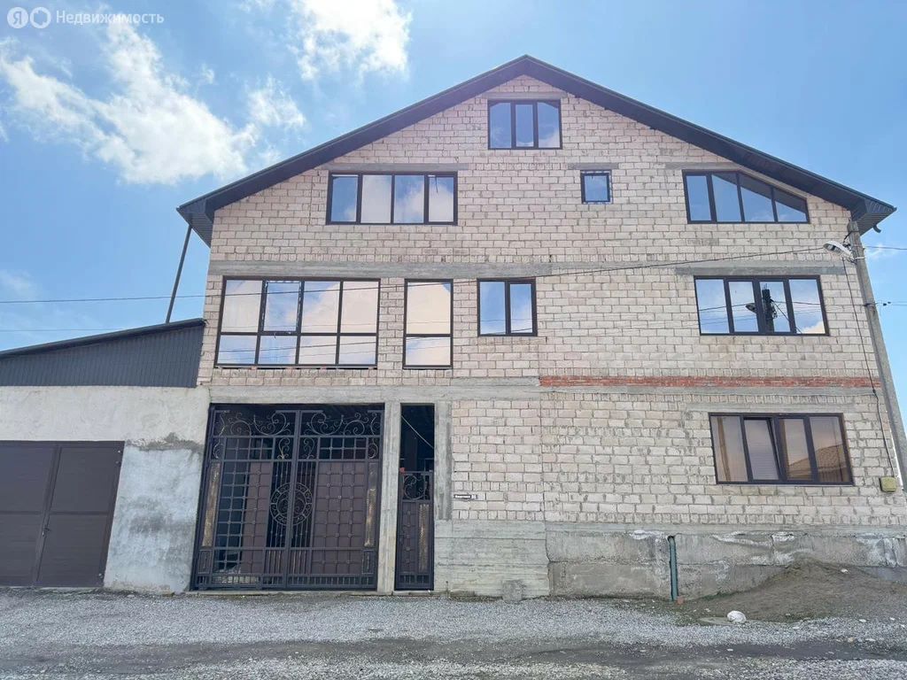 Дом, 700 м², 12 соток