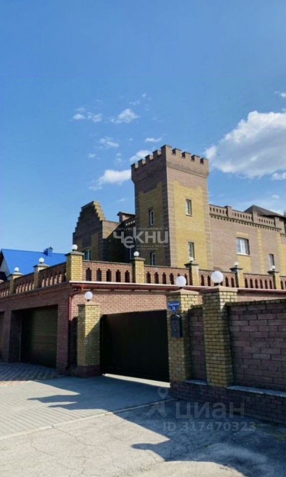 3-этажный дом, 427 м², 9.6 соток