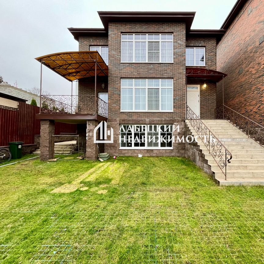 Дом, 289.6 м², 3.6 сотки