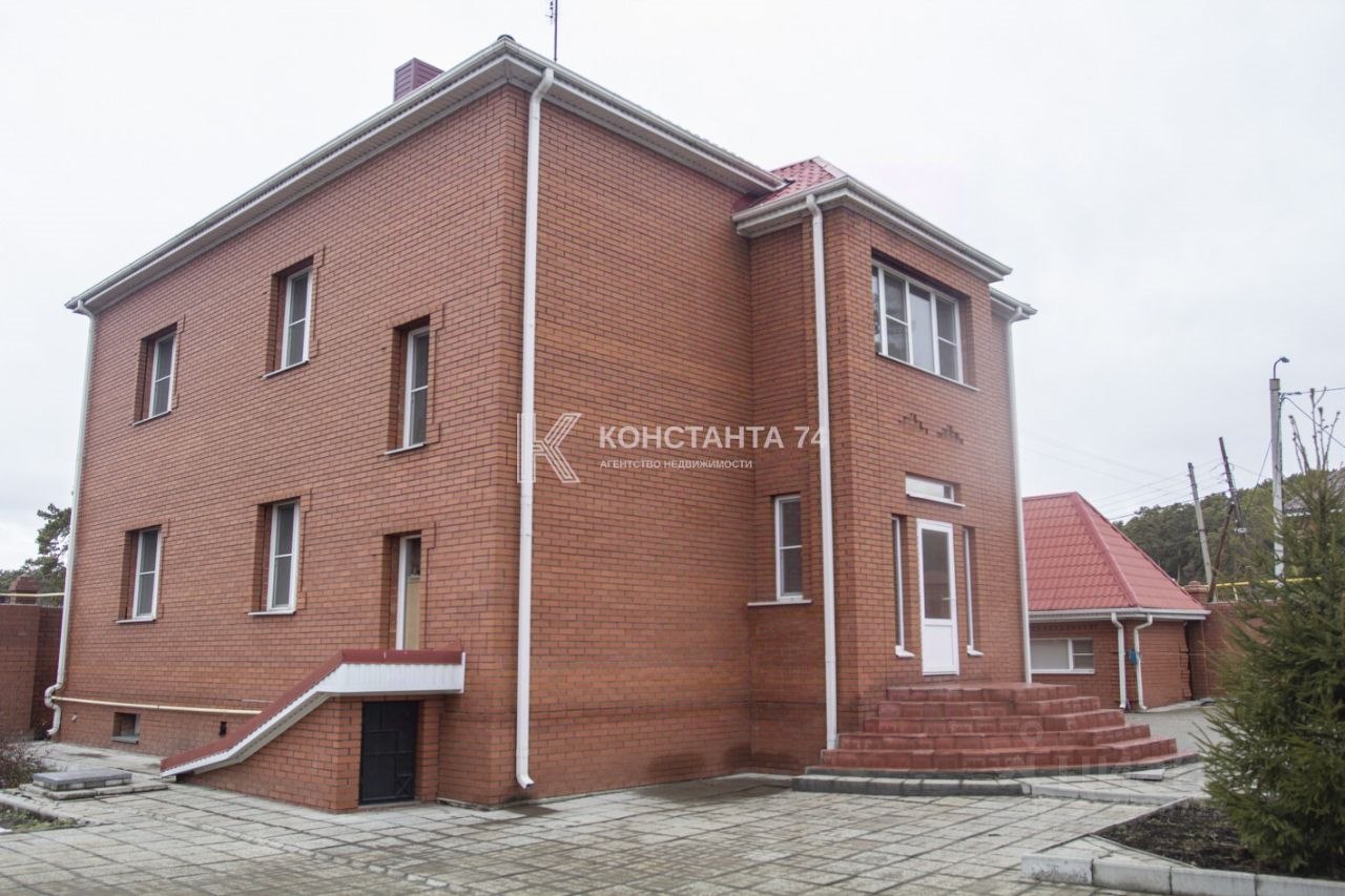 Дом, 373.7 м², 10 соток