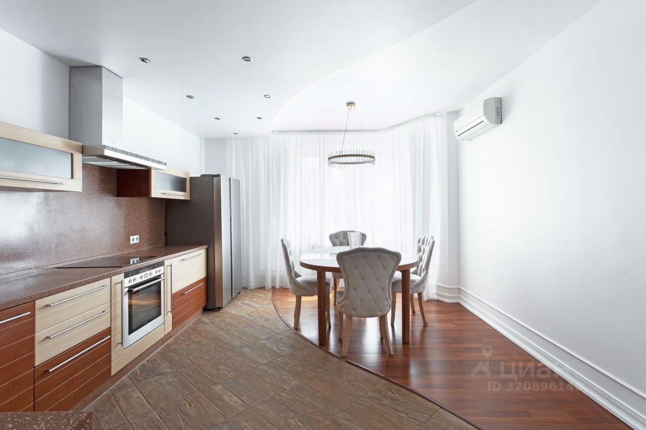 3-комн., 135 м², 3/25 этаж